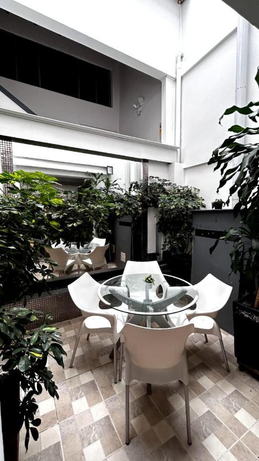 Hostal Lleras Calle 8 เมเดยิน ภายนอก รูปภาพ