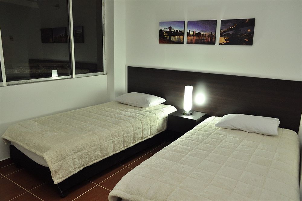 Hostal Lleras Calle 8 เมเดยิน ภายนอก รูปภาพ