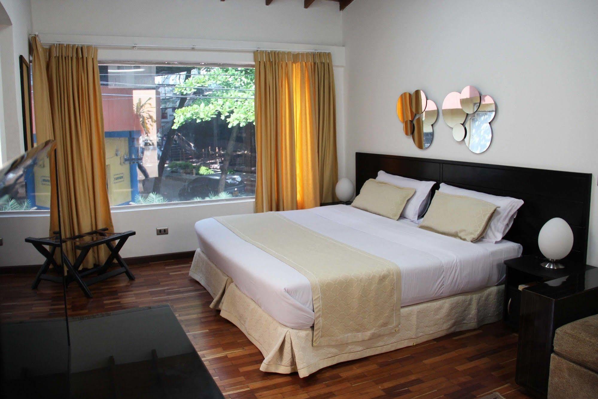 Hostal Lleras Calle 8 เมเดยิน ภายนอก รูปภาพ
