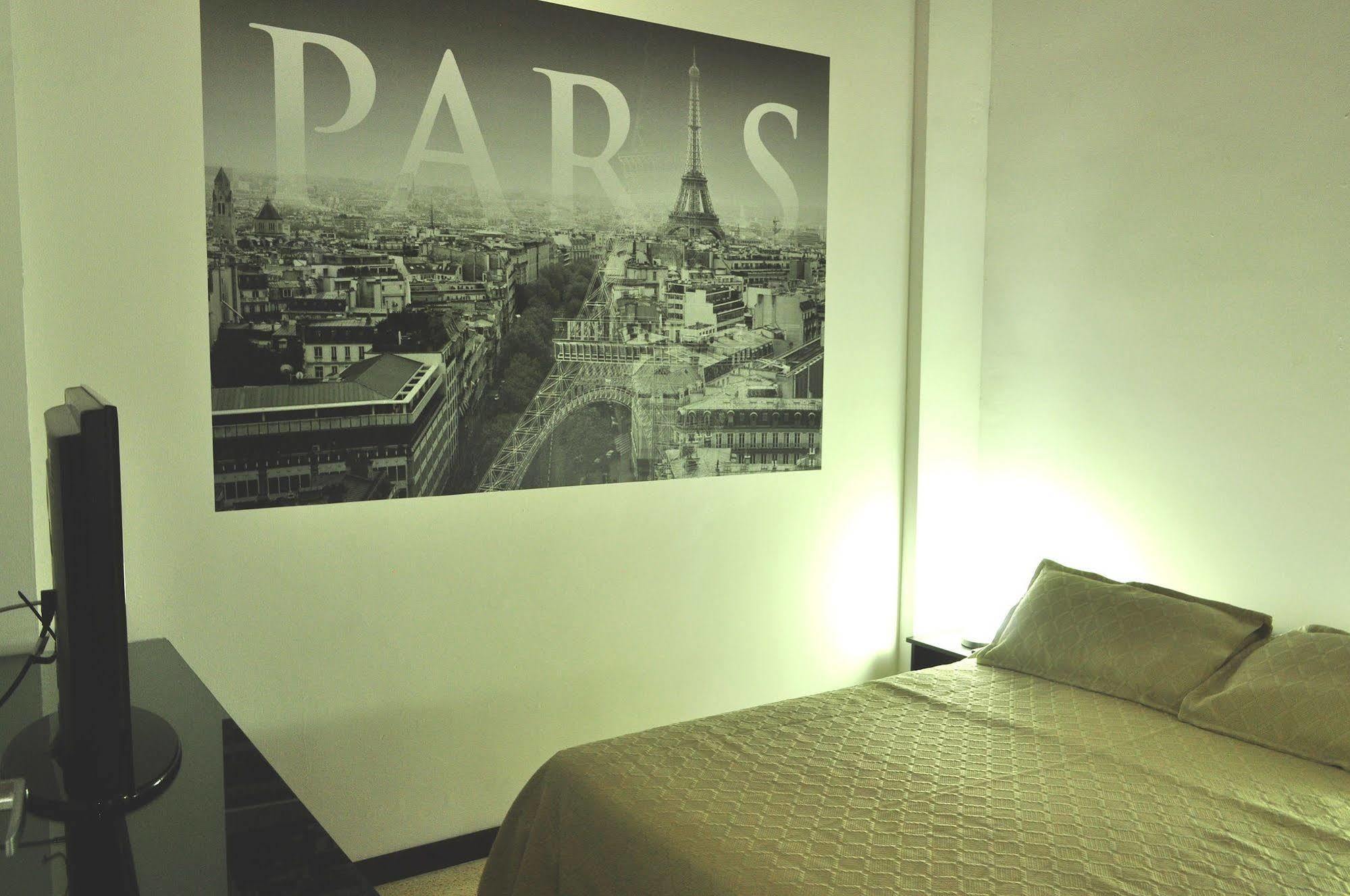 Hostal Lleras Calle 8 เมเดยิน ภายนอก รูปภาพ