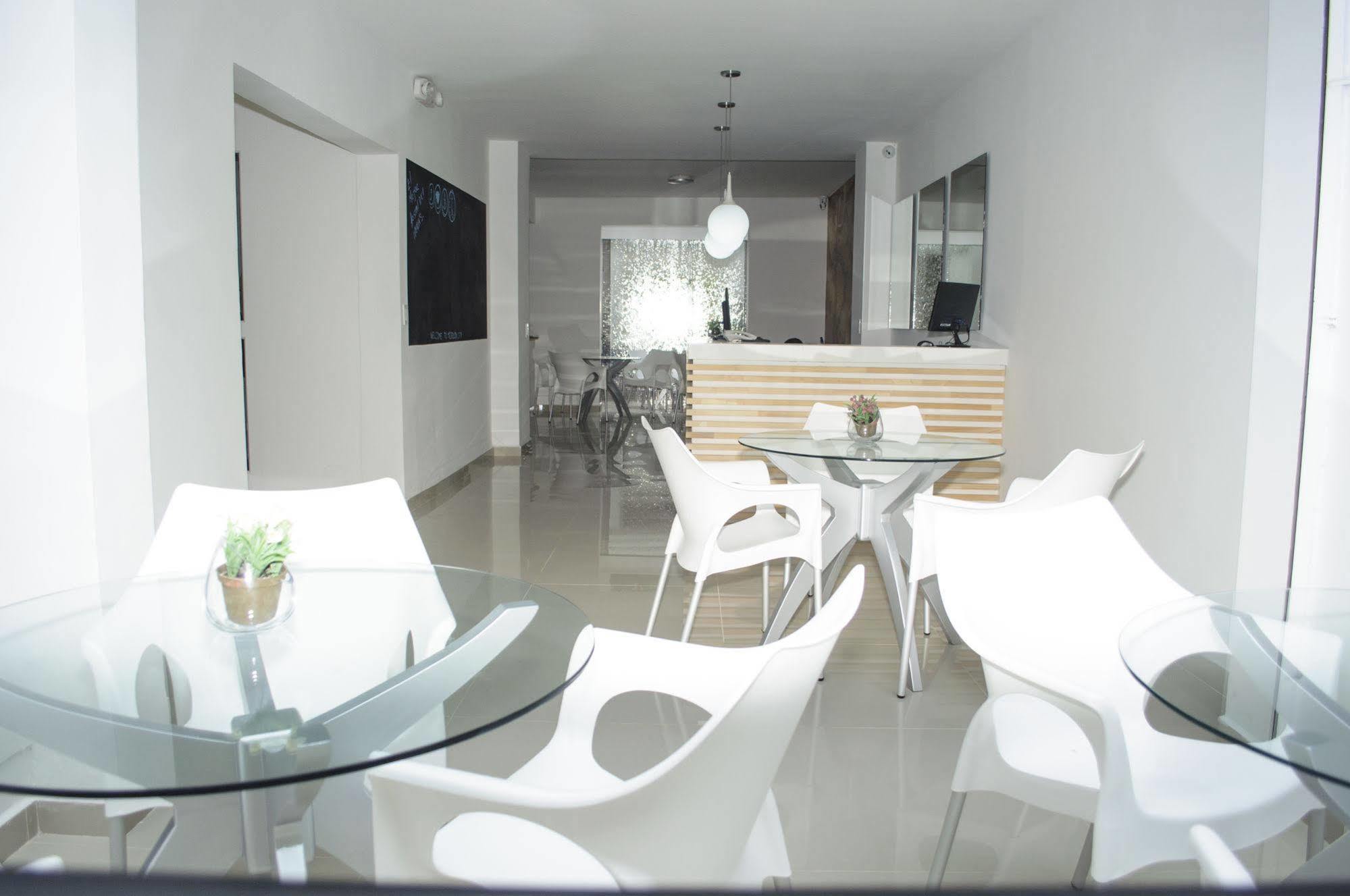 Hostal Lleras Calle 8 เมเดยิน ภายนอก รูปภาพ